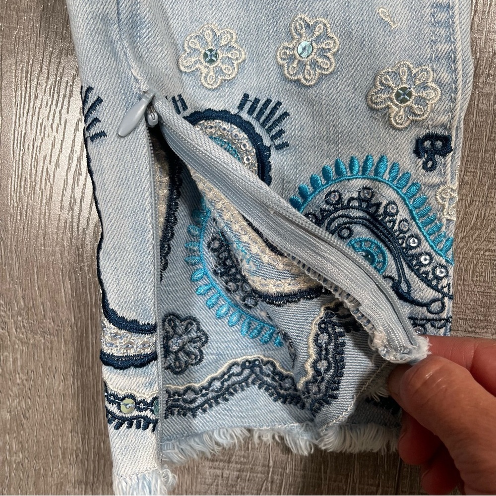Desigual Light Blue Skinny Jeans with Embroidered Details and Ankle Zippers - Picture 3 of 9